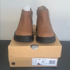 UGG  Kid Ashton Chestnut Leather Boots - brand new